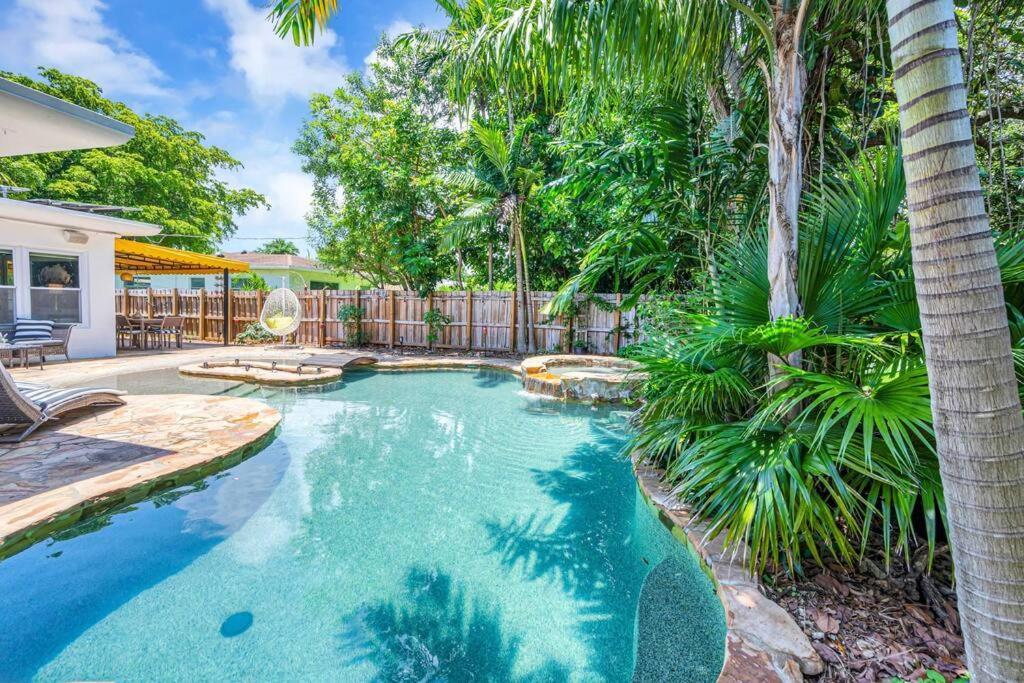 Modern Tropical Pool House North Miami Hot Tub Vila Exterior foto